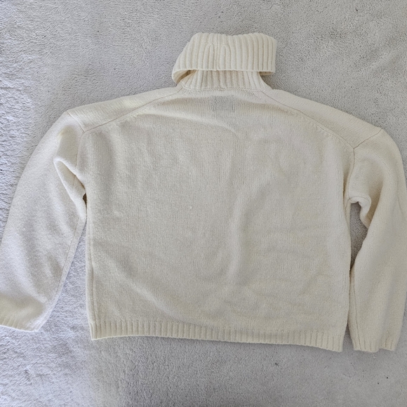 Abercrombie Wedge Turtleneck Sweater - Picture 3 of 5